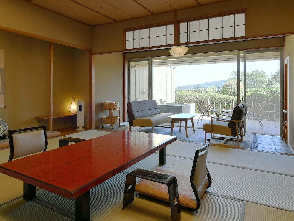 [個室食事処] 露天風呂付き客室 (12.5畳) 禁煙 | 青山やまと