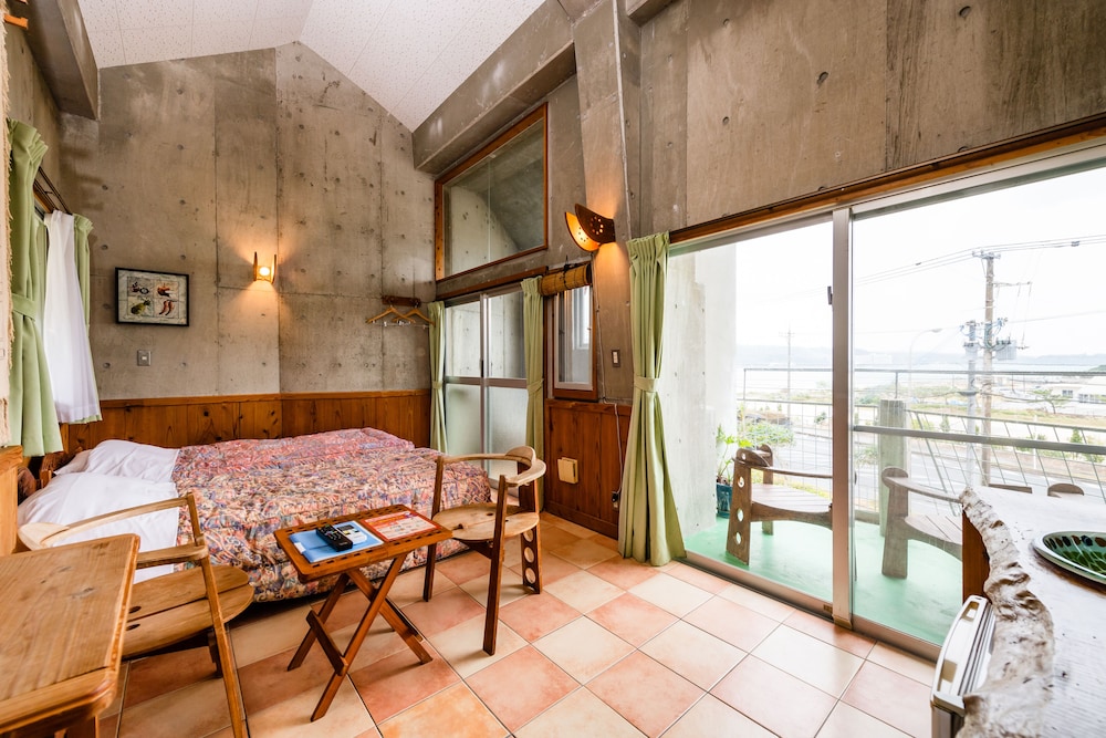 スタンダード ツインルーム 1 ベッドルーム 客室3 | BUZZ RESORT