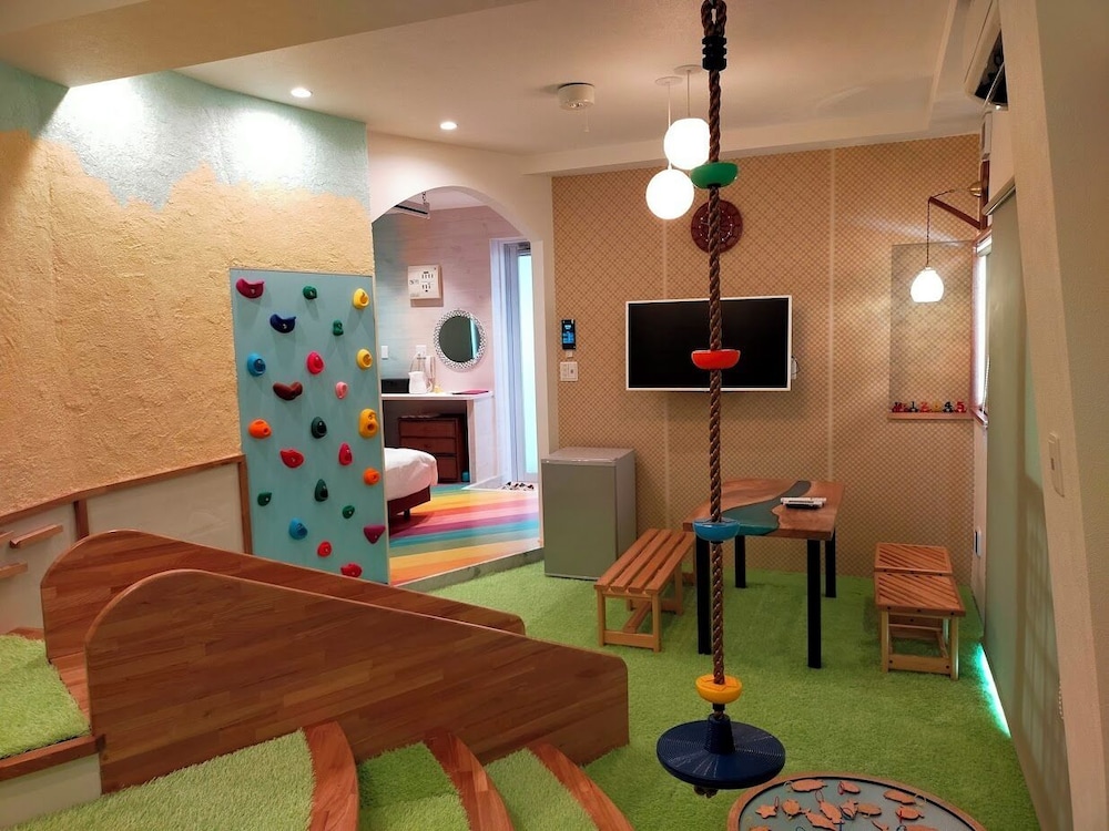 プレミアム 4 人部屋 シングルベッド 3 台 禁煙 シービュー | BUZZ RESORT