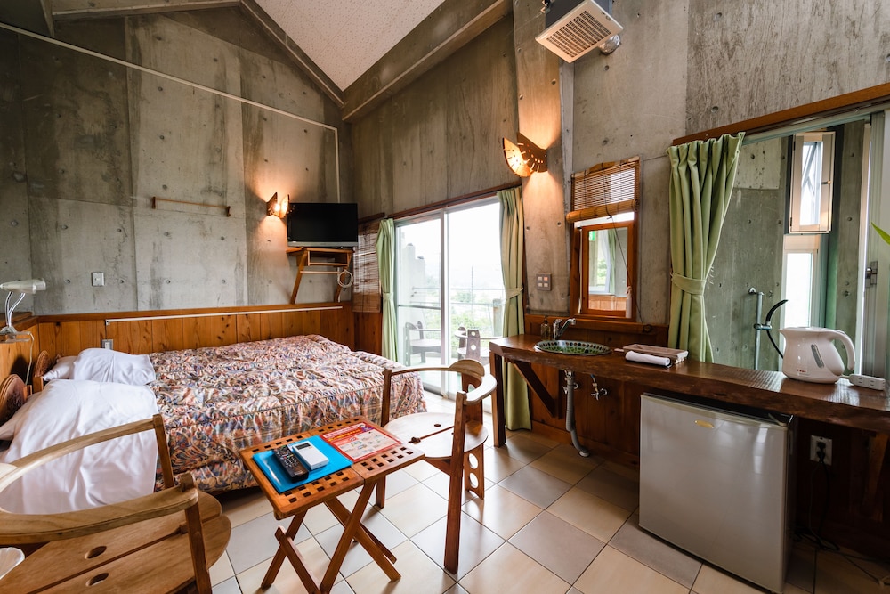 スタンダード ツインルーム 1 ベッドルーム 客室2 | BUZZ RESORT