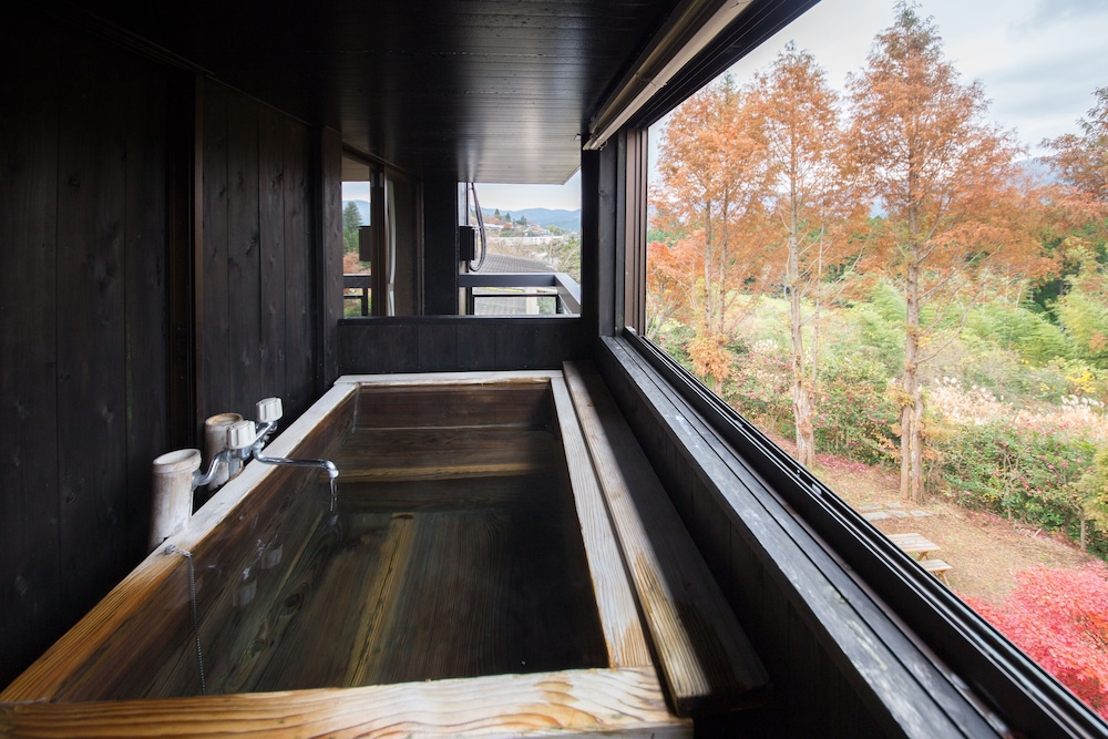 特別室露天風呂付き　(禁煙) 部屋からの景観0 | 湯布院温泉 ひすいの宿 黎明