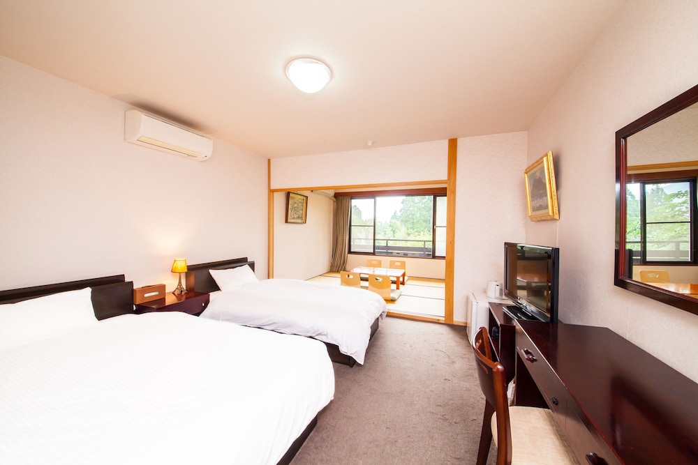 和洋室2F　(禁煙) 客室1 | 湯布院温泉 ひすいの宿 黎明