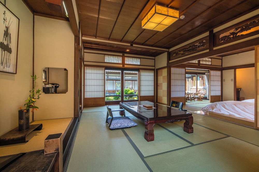『萩』　露天風呂付　本館和室 | 和味の宿 角上楼