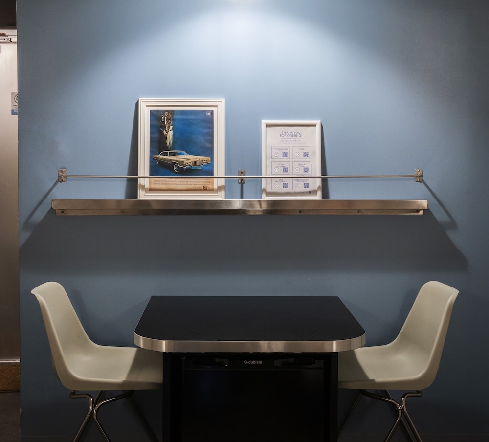 ツインルーム シングルベッド 2 台 禁煙 冷蔵庫 客室2 | スパイス モーテル オキナワ