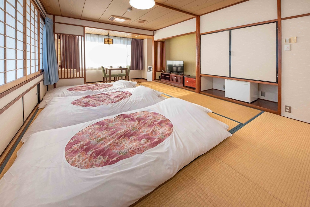 和室10畳 禁煙 客室3 | ホテル新まこも