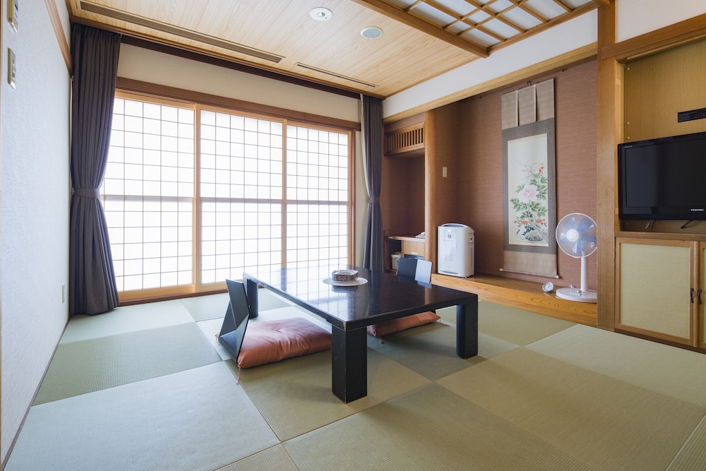 和室 温泉付き（8畳）禁煙 客室2 | 天然温泉プレミアホテル -CABIN- 帯広