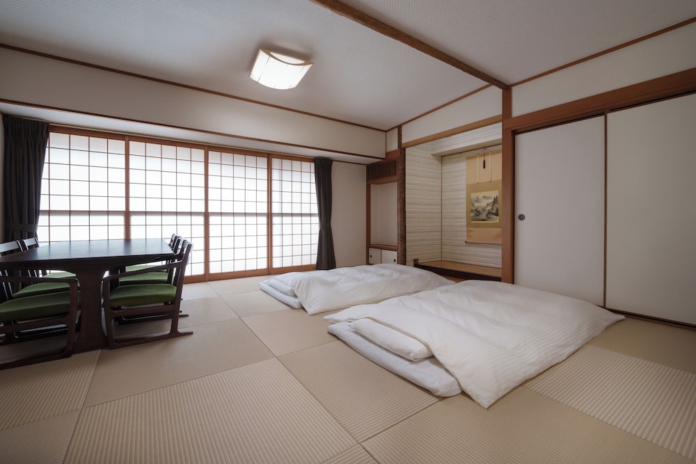 温泉浴室付和室12畳（53㎡）エアウィーブ四季布団＜禁煙＞ | プレミアホテル ‐CABIN‐ 旭川