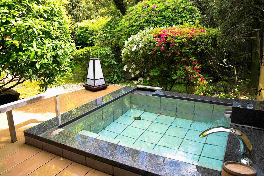 庭園露天風呂付和室 客室2 | 伊東 緑涌