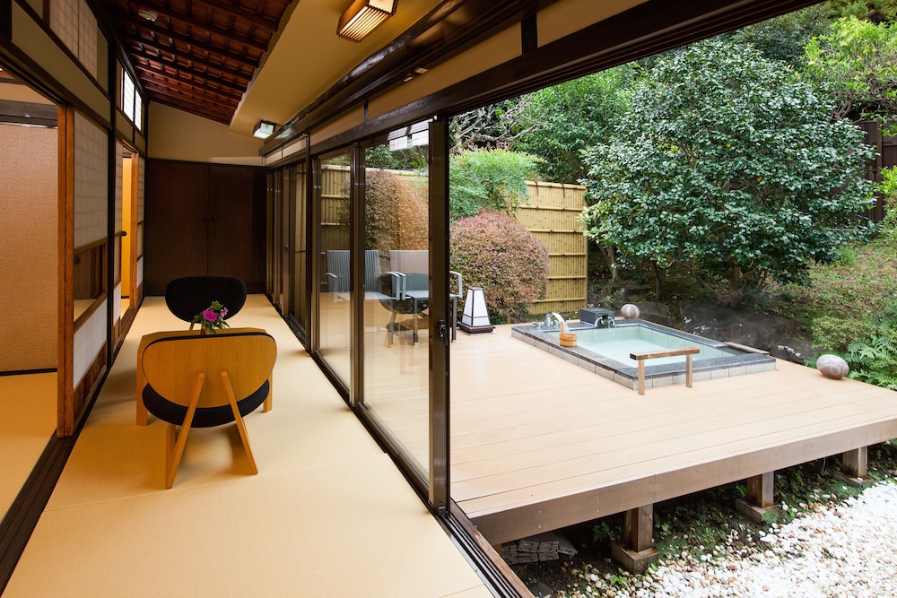 庭園露天風呂付和室 客室7 | 伊東 緑涌