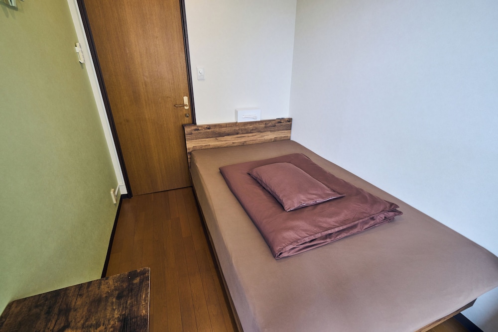 個室セミダブルルーム(タイプA) 客室4 | 鹿児島グリーンゲストハウス