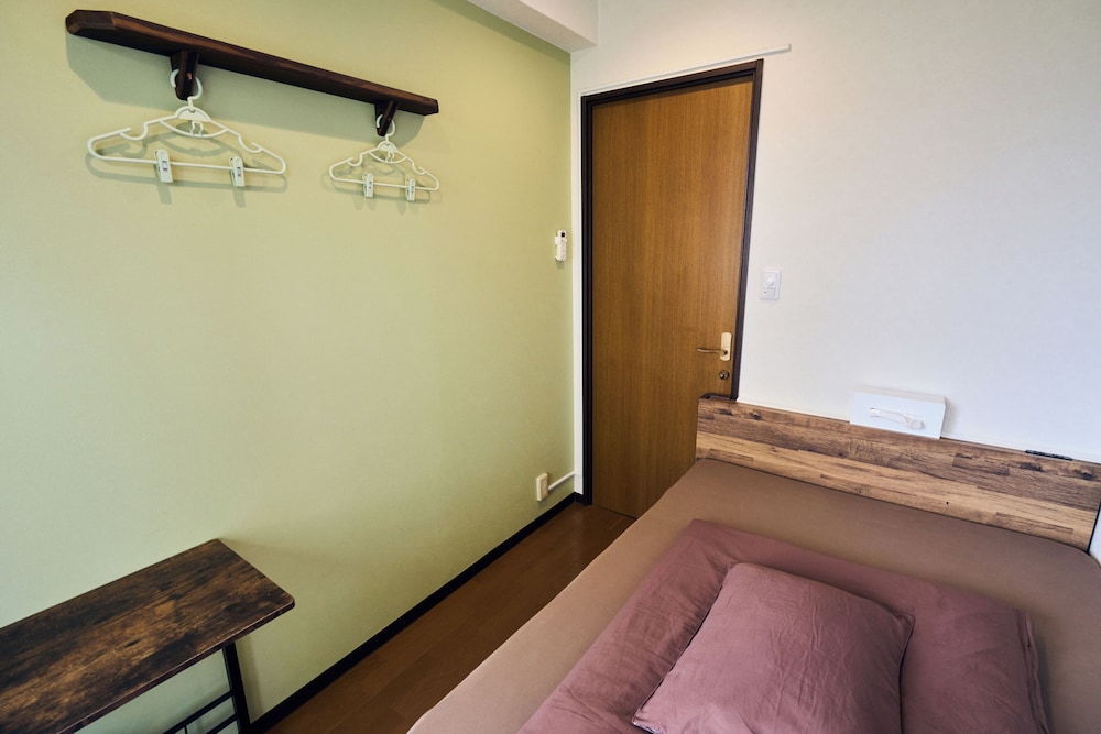 個室セミダブルルーム(タイプA) 客室6 | 鹿児島グリーンゲストハウス