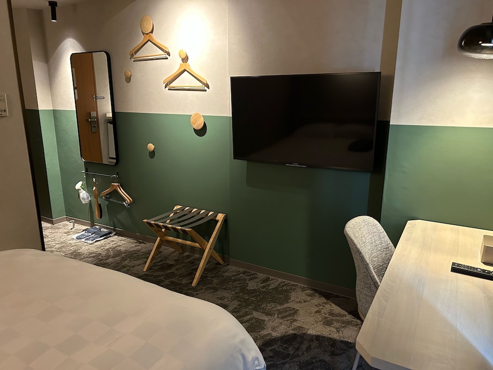 訳ありダブル (禁煙) エレベータドア開閉音あり 客室2 | ホテルグローバルビュー新潟