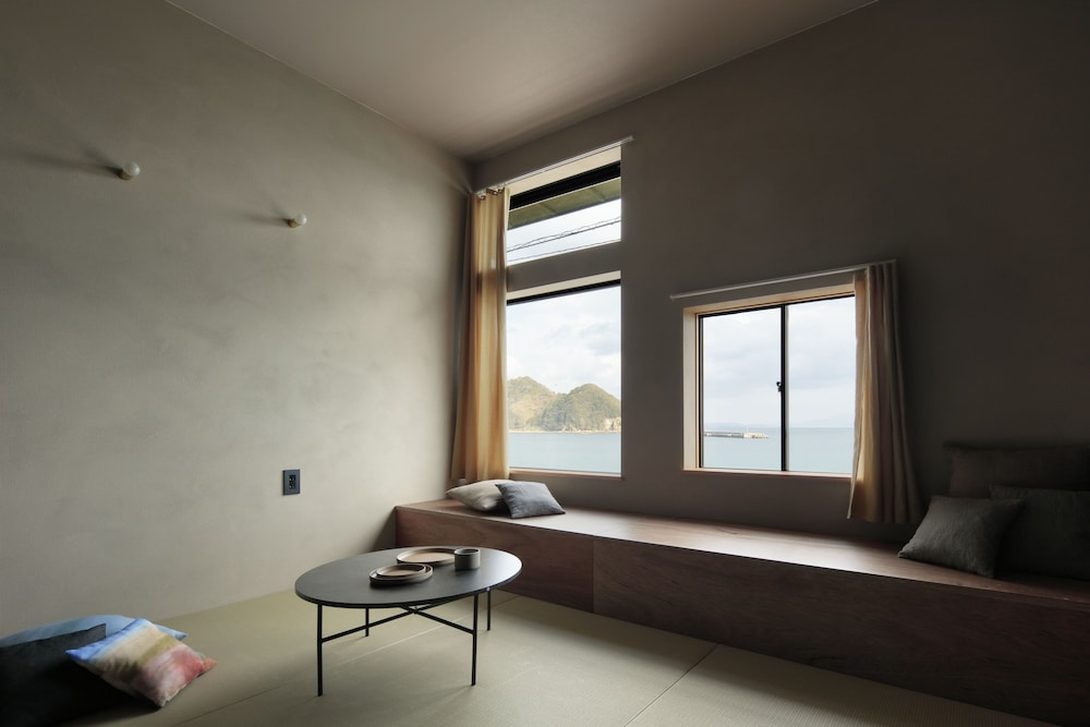 ダブルルーム オーシャンビュー 客室2 | Nagasaki House ぶらぶら