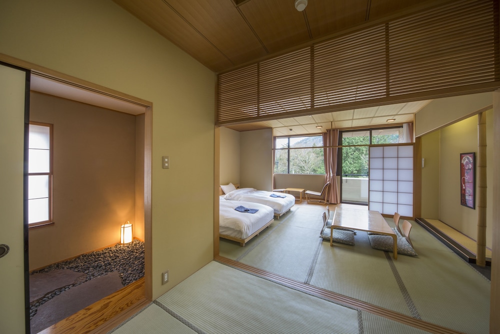 スーペリア和室　朝食プラン,　禁煙, ユネッサン1日券付 客室3 | 箱根小涌園 美山楓林