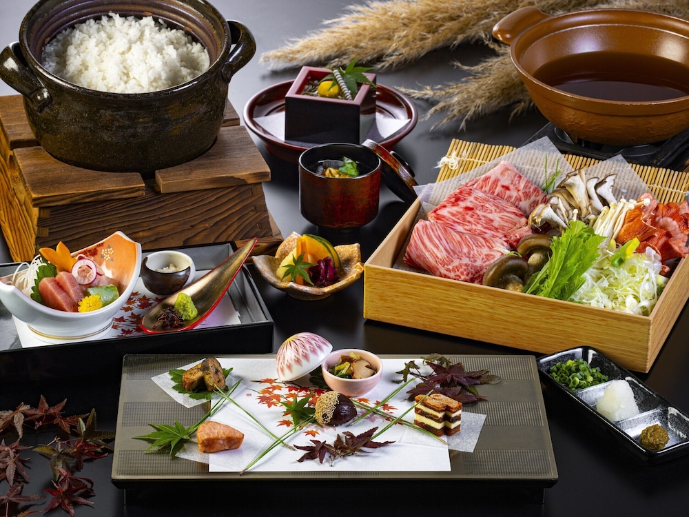 スーペリア和室 禁煙, 三河屋旅館 会席夕食 18時30分, ユネッサン1日券付 | 箱根小涌園 美山楓林