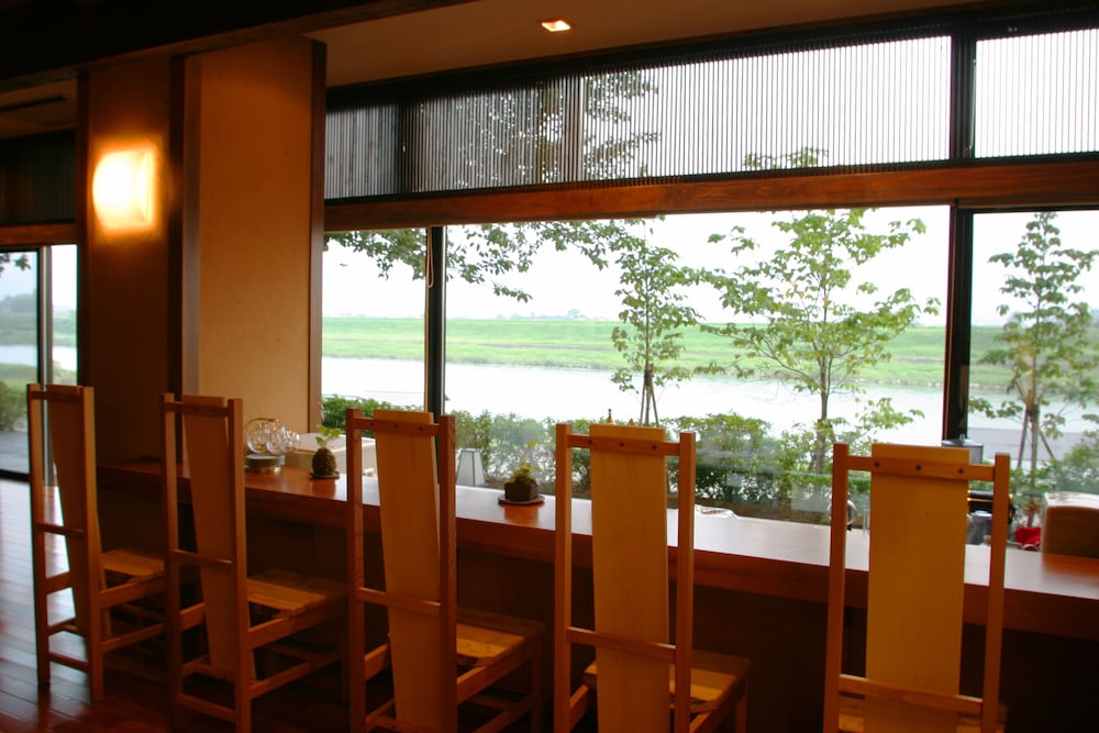 ロビーラウンジ1 | ほどあいの宿 六峰舘