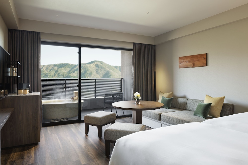 綾館 温泉露天風呂付プレミアルーム テラス付(大人2-4名用) 禁煙 客室1 | ラフォーレ箱根強羅 湯の棲