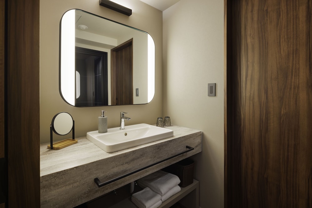 綾館 温泉露天風呂付プレミアルーム テラス付(大人2-4名用) 禁煙 バスルーム1 | ラフォーレ箱根強羅 湯の棲