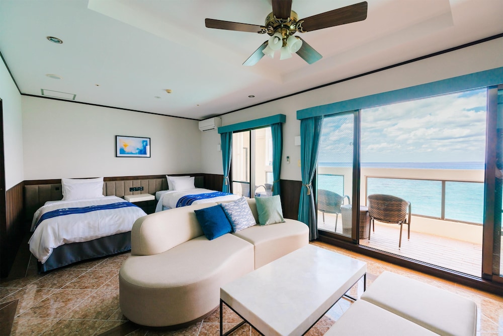 デラックス ルーム ベッド (複数台) 禁煙 オーシャンフロント | ベストウェスタン沖縄幸喜ビーチ