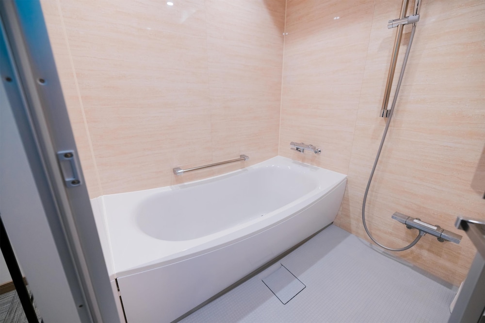 デラックス ルーム ベッド (複数台) 禁煙 オーシャンフロント バスルーム0 | ベストウェスタン沖縄幸喜ビーチ