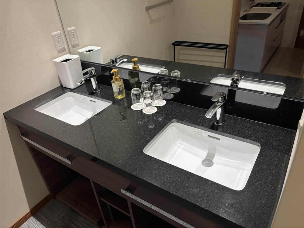 デラックス ルーム ベッド (複数台) 禁煙 オーシャンフロント 客室2 | ベストウェスタン沖縄幸喜ビーチ