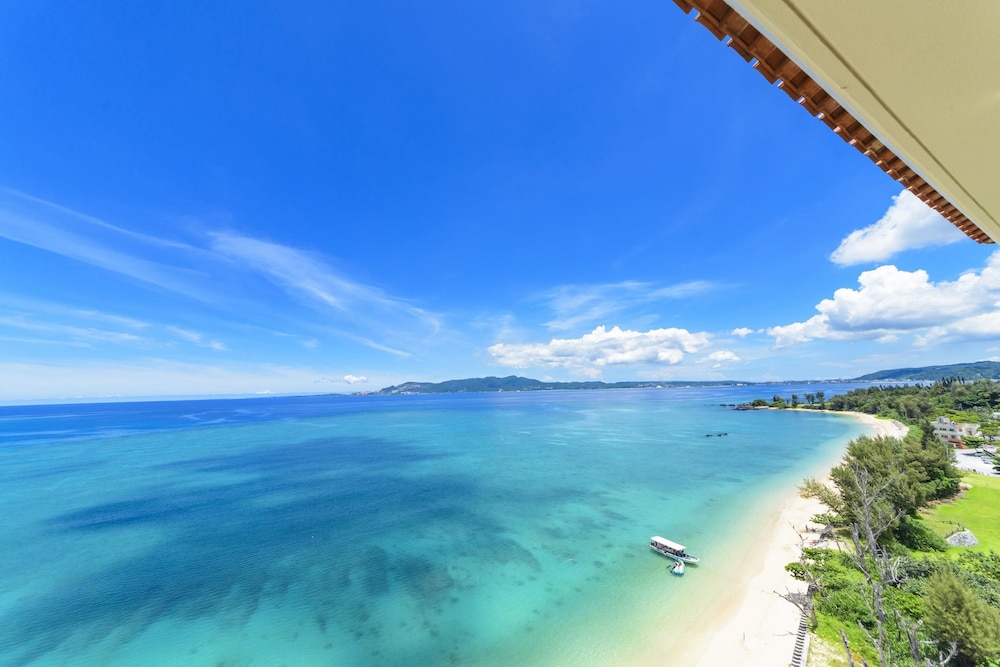 エグゼクティブ ロフト シングルベッド 2 台 禁煙 オーシャンフロント (with Extra Bed) ビーチ / オーシャン ビュー0 | ベストウェスタン沖縄幸喜ビーチ