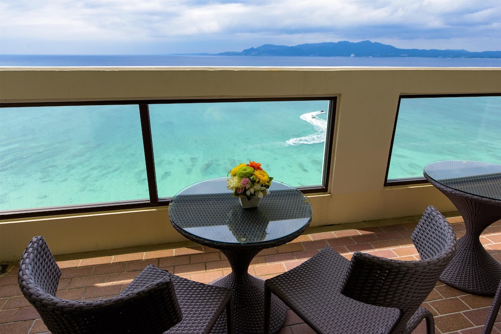 スタンダード ルーム シングルベッド 2 台 禁煙 オーシャンフロント (with Extra Bed) 客室5 | ベストウェスタン沖縄幸喜ビーチ