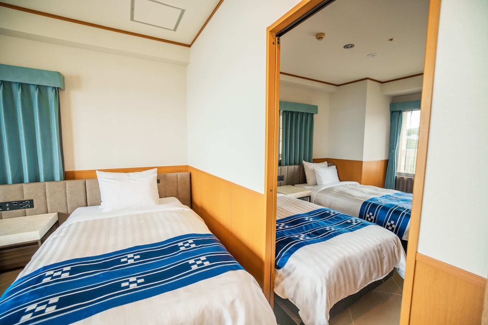デラックス ルーム ベッド (複数台) 禁煙 オーシャンフロント 客室3 | ベストウェスタン沖縄幸喜ビーチ