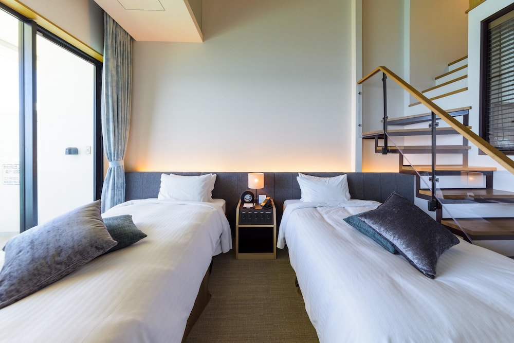 エグゼクティブ ロフト シングルベッド 2 台 禁煙 オーシャンフロント (with Extra Bed) 客室3 | ベストウェスタン沖縄幸喜ビーチ