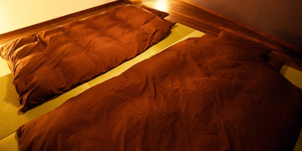 ベーシック 4 人部屋 4 ベッドルーム 禁煙 冷蔵庫 客室4 | バッカス 甲府 ゲストハウス