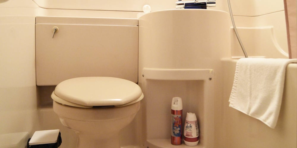 ベーシック 4 人部屋 4 ベッドルーム 禁煙 冷蔵庫 バスルーム0 | バッカス 甲府 ゲストハウス