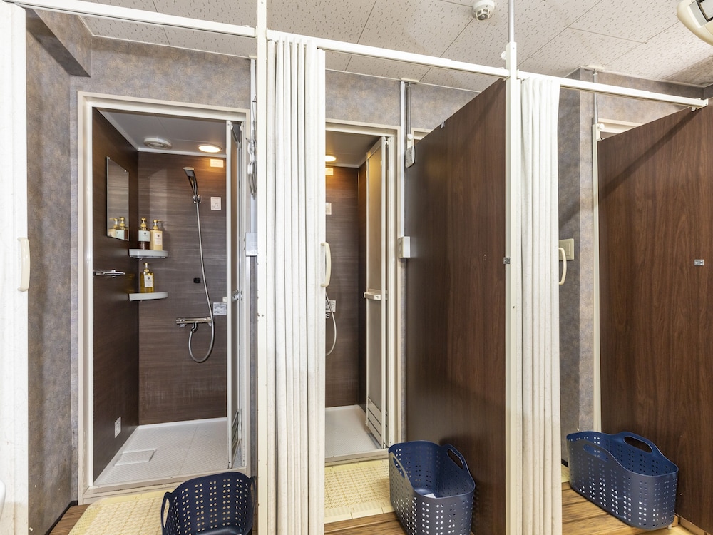 オーシャンビュー和洋室A 共用バスルーム 共用バスルーム3 | おもてなしホステル 宮島