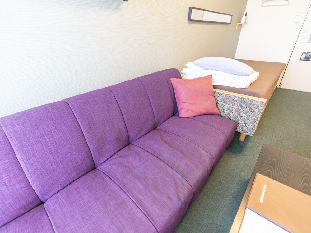 ツインルーム シングルベッド 2 台 共用バスルーム オーシャンビュー 客室3 | おもてなしホステル 宮島