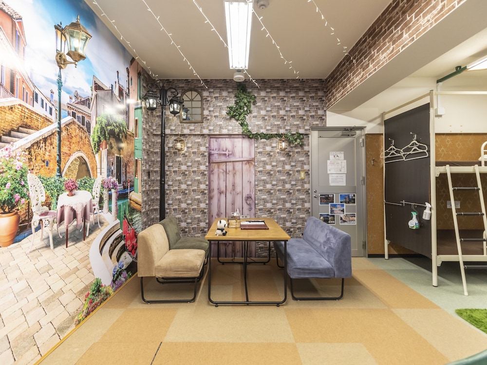 デザイン 4 人部屋 禁煙 共用バスルーム 客室10 | おもてなしホステル 宮島