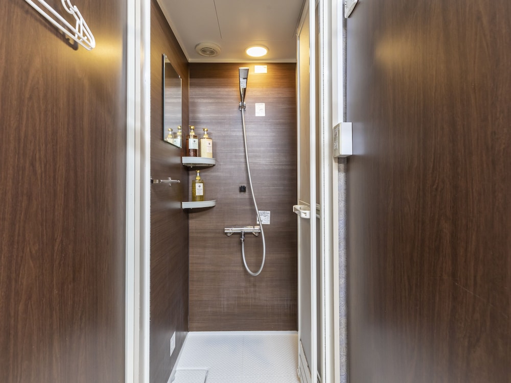 オーシャンビュー和洋室A 共用バスルーム 共用バスルーム2 | おもてなしホステル 宮島