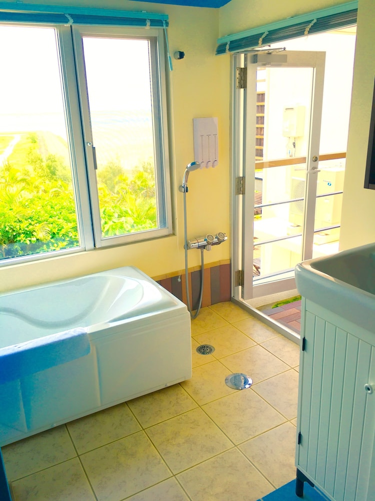 Blue Room 禁煙 オーシャンビュー バスルーム0 | Ma-Blue Garden House