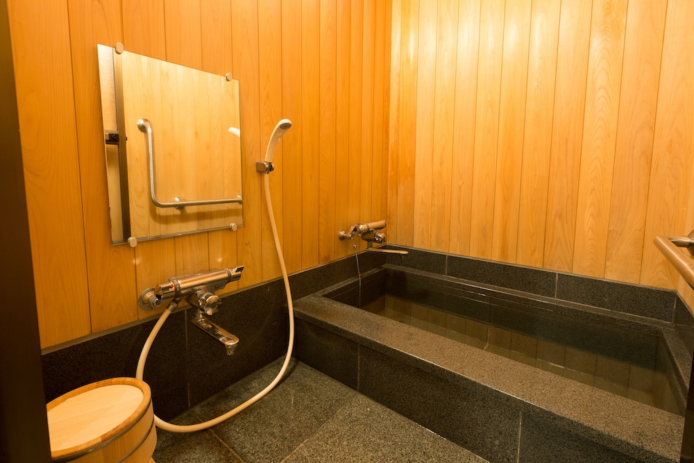 本館 8畳 和室 バスルーム0 | 松田屋ホテル