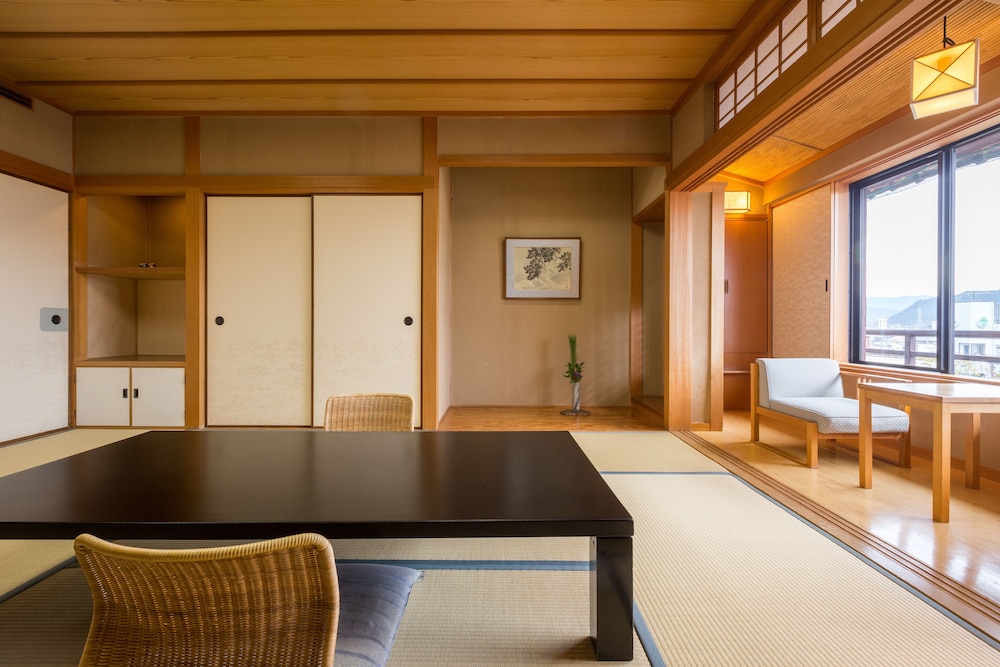 新館 10畳 和室 客室1 | 松田屋ホテル