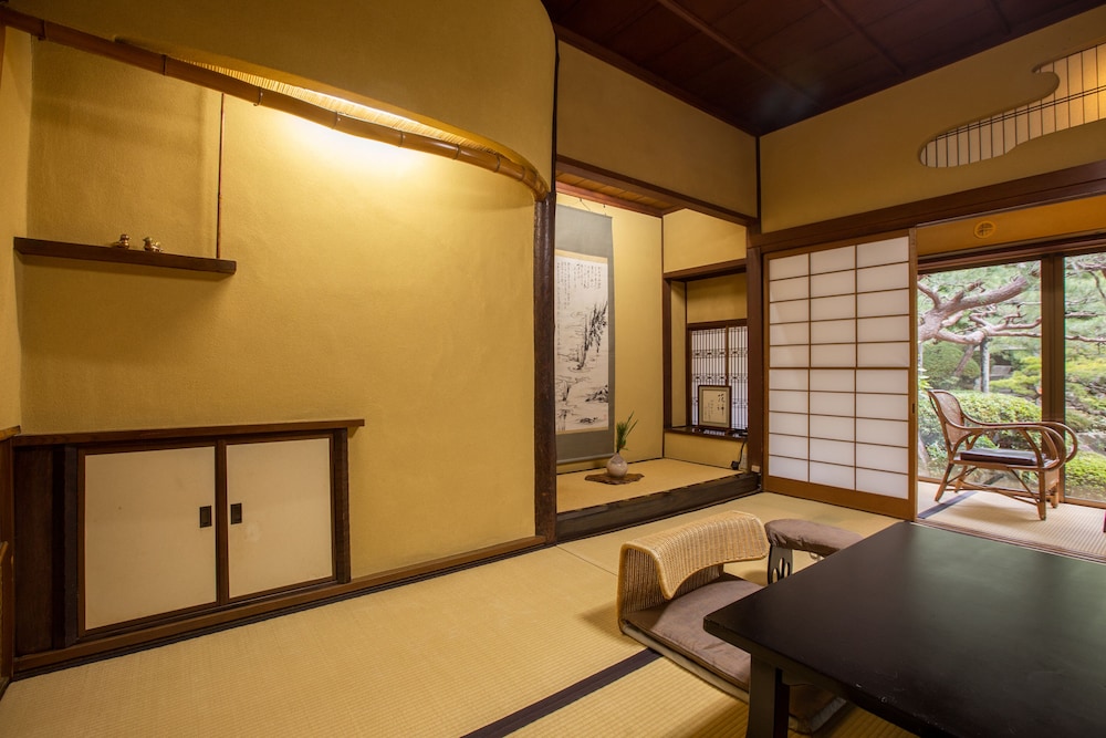 本館 8畳 和室 客室1 | 松田屋ホテル