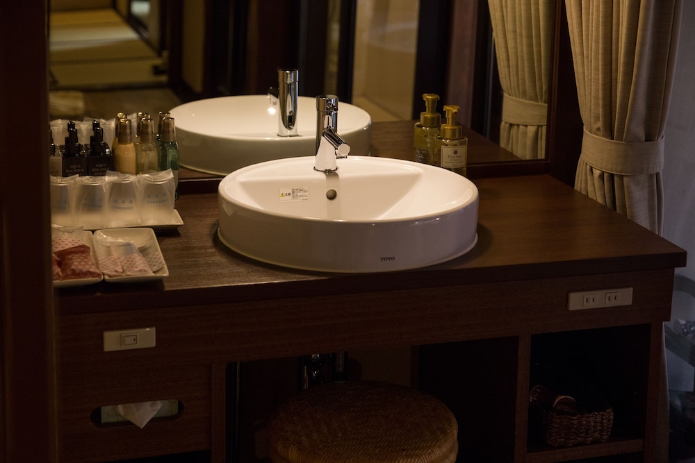 本館 107号室 含雪 露天風呂付き和洋室 バスルームの設備0 | 松田屋ホテル