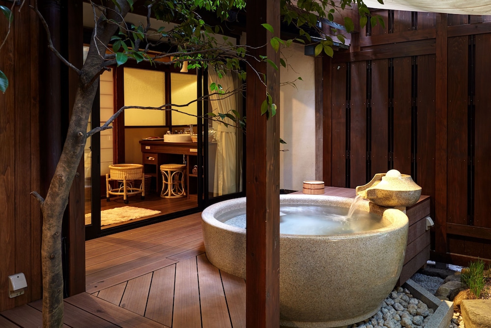 本館 107号室 含雪 露天風呂付き和洋室 部屋からの景観0 | 松田屋ホテル