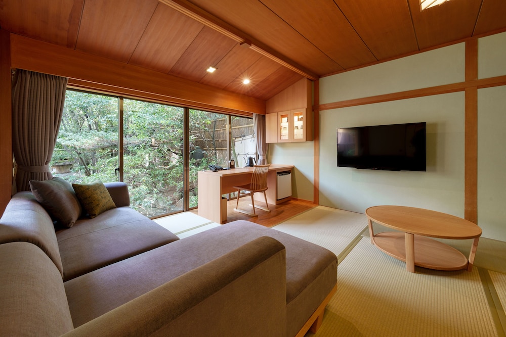 本館 108号室 甲東 露天風呂付き和洋室 禁煙 客室2 | 松田屋ホテル