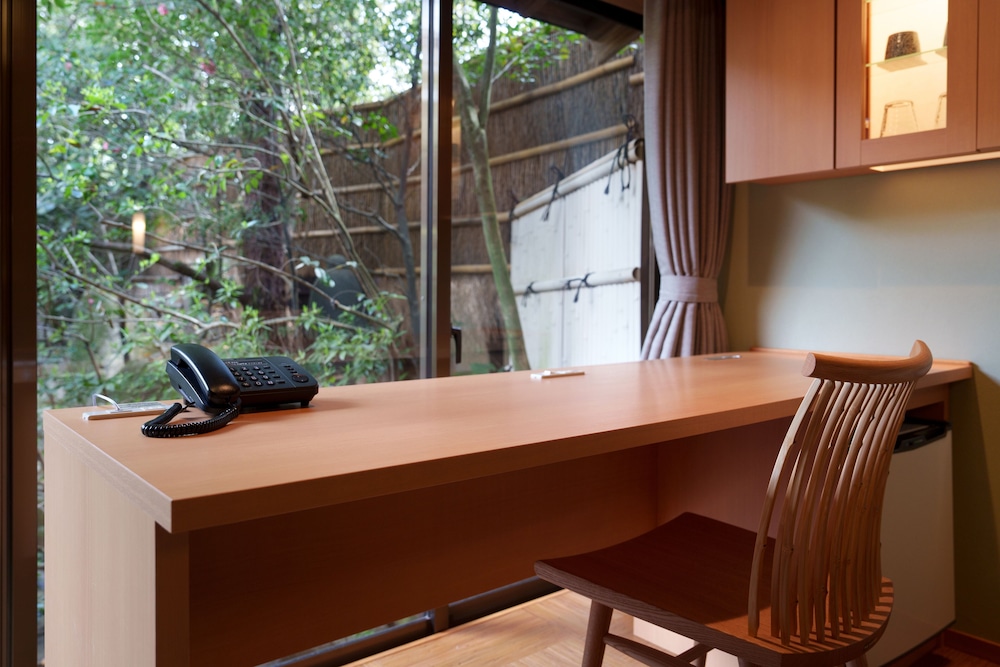 本館 108号室 甲東 露天風呂付き和洋室 禁煙 客室3 | 松田屋ホテル