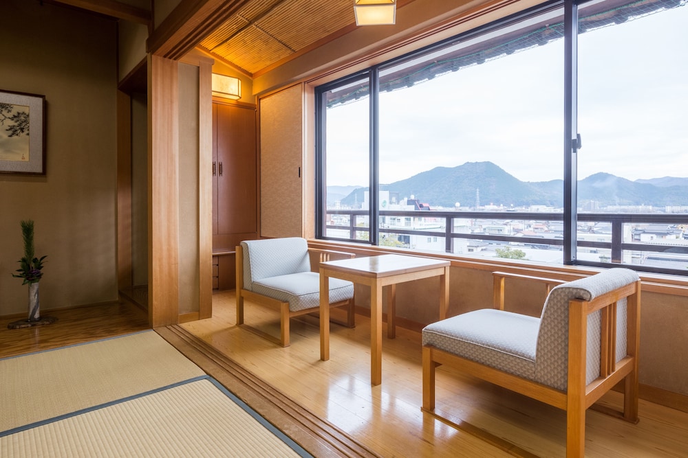 新館 10畳 和室 客室2 | 松田屋ホテル