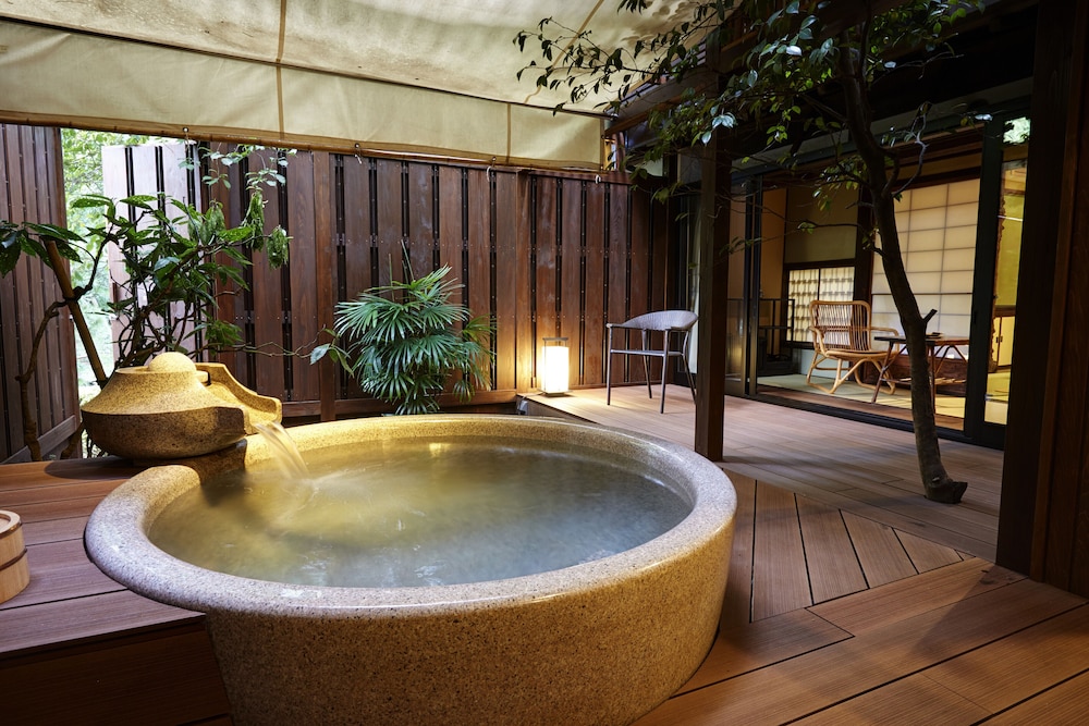 本館 107号室 含雪 露天風呂付き和洋室 バスルーム0 | 松田屋ホテル