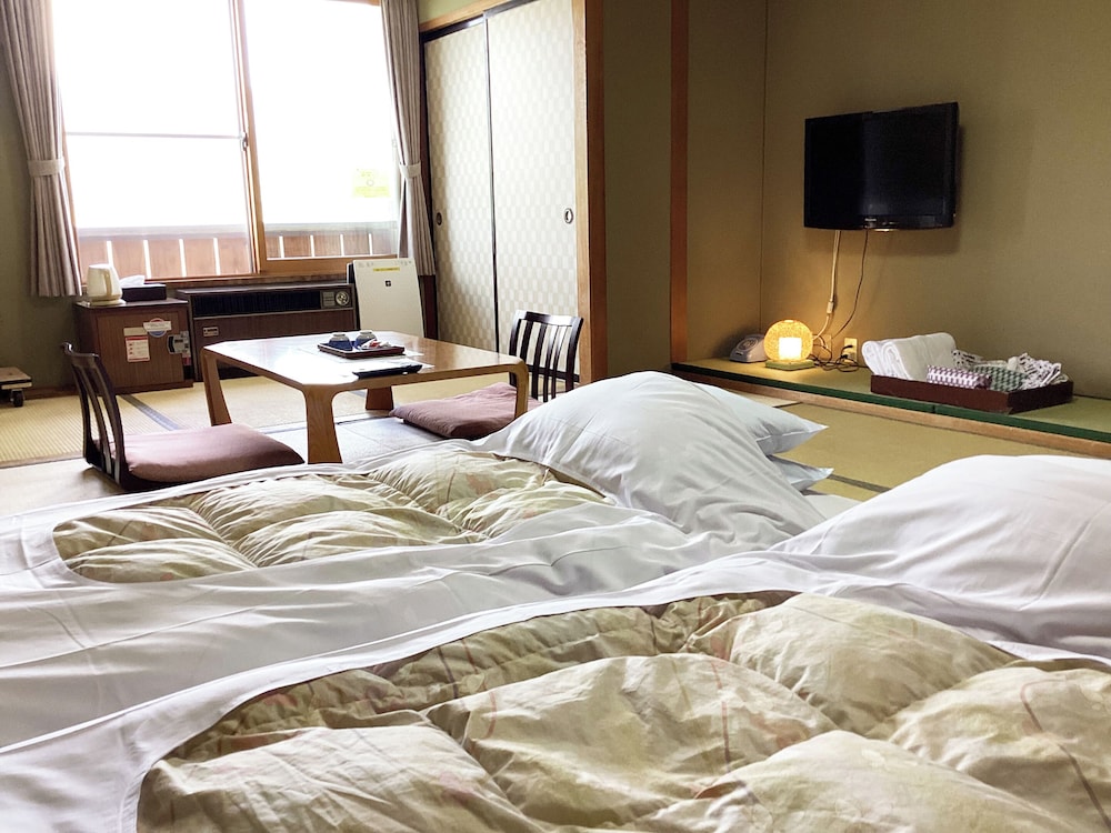 トラディショナル ツインルーム シティビュー 客室7 | 志賀一井ホテル
