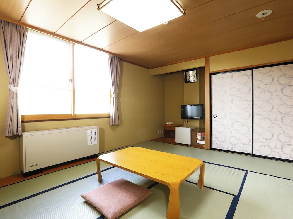 トラディショナル ツインルーム シティビュー 客室1 | 志賀一井ホテル