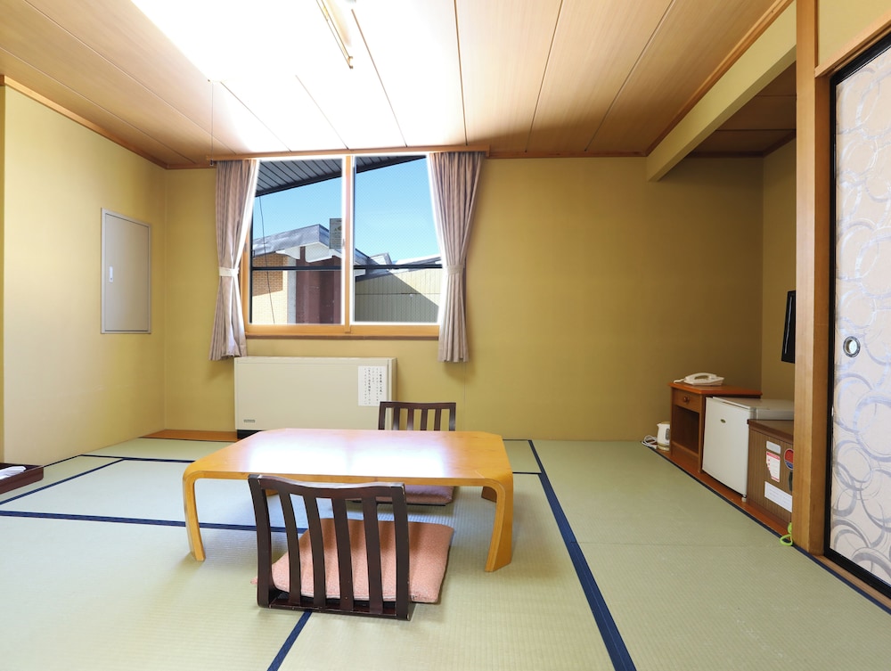 トラディショナル ツインルーム シティビュー 客室3 | 志賀一井ホテル