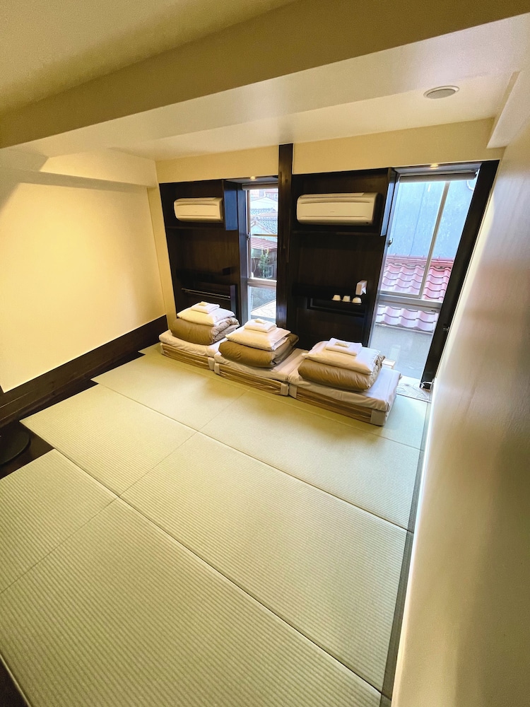 コンフォート 4 人部屋 4 ベッドルーム | 行燈旅館