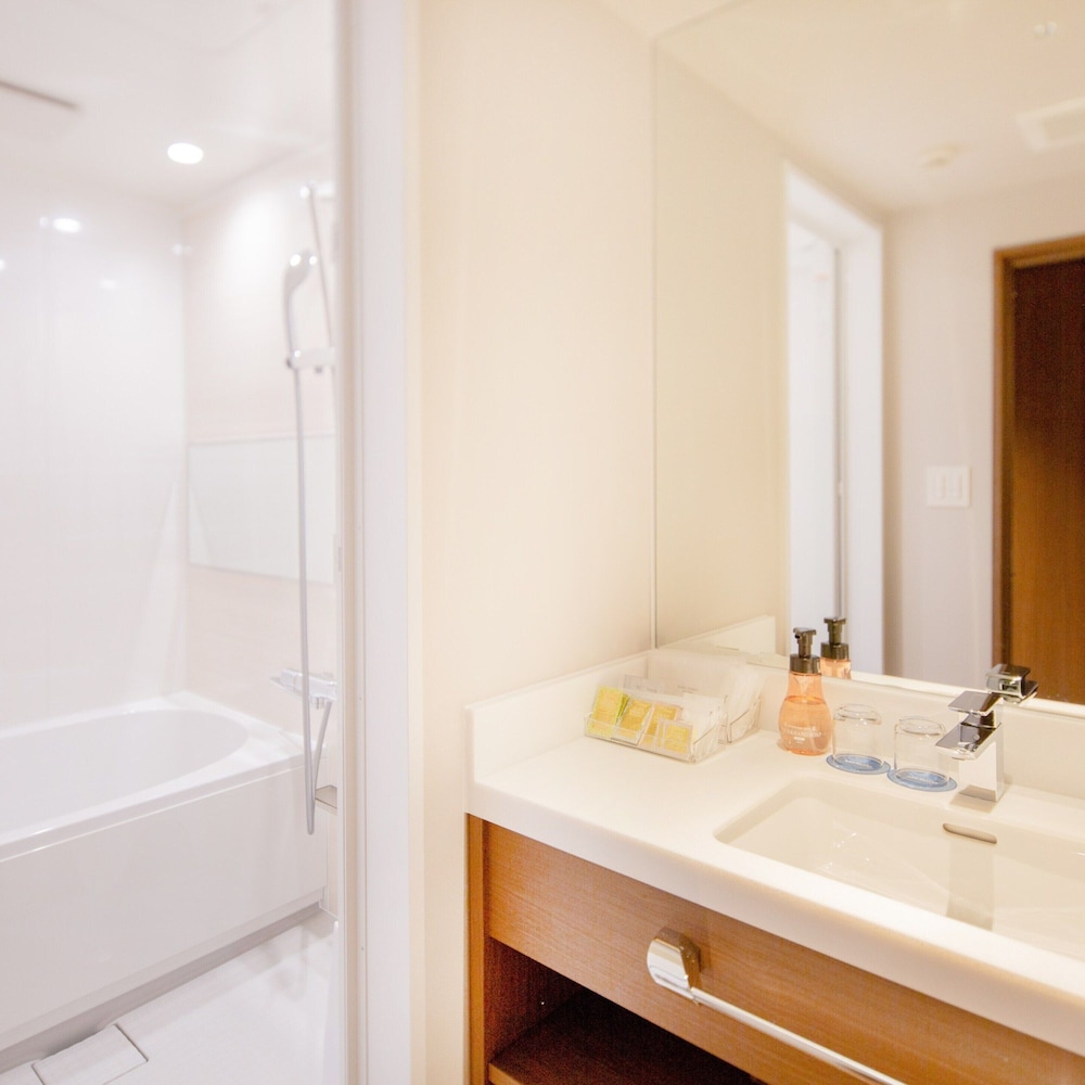 デラックス 4 人部屋 禁煙 バスルーム0 | アートホテル小倉 ニュータガワ